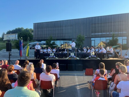 Glasbeni večer s Policijskim orkestrom in gostom Gregorjem Ravnikom